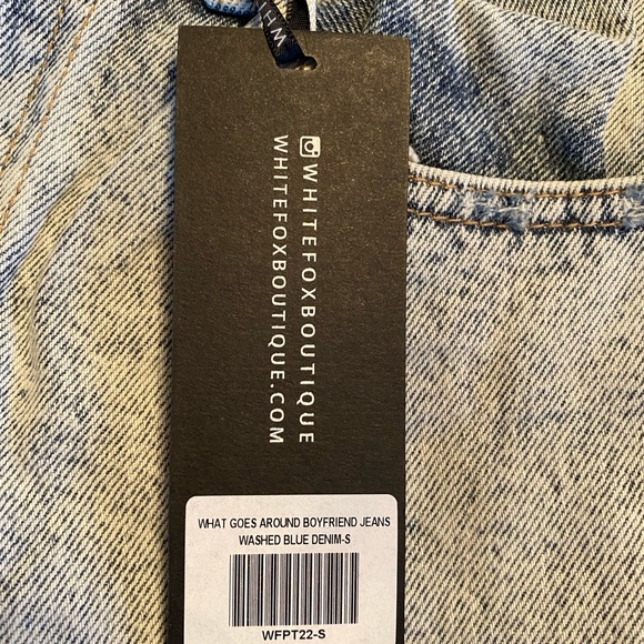 White Fox What Goes Around Boyfriend Jeans High Waisted NWT Size small - Picture 4 of 6